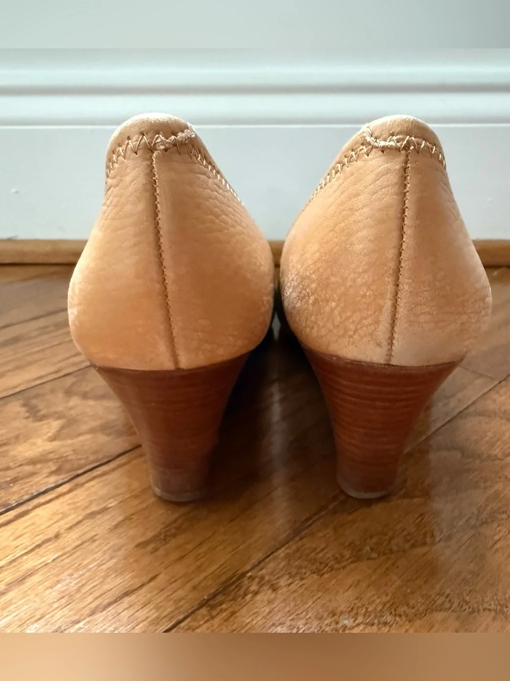 Tory Burch Tan Leather Wedge Pumps with Gold Logo Medallion Size 7.5